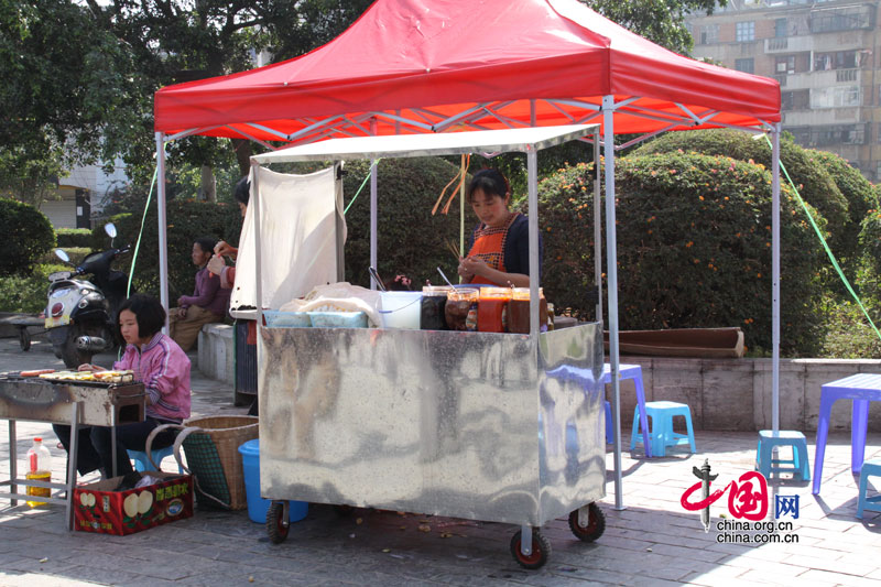 ·�߼򵥵�����С̯�� 