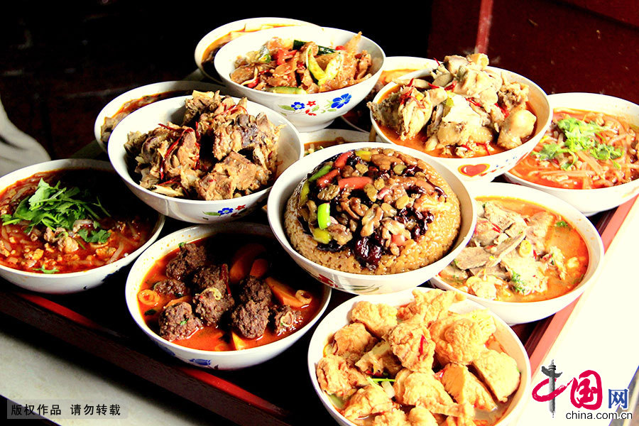  ���崫ͳ��ϯ��ʳ“ʮ����”����Ʒ�ֶ����������ɿڡ�������ϸ��Ӫ���ḻ���ɾ�������ɫ��ζ��ȫ���Ͷ�������ܻ�ӭ��