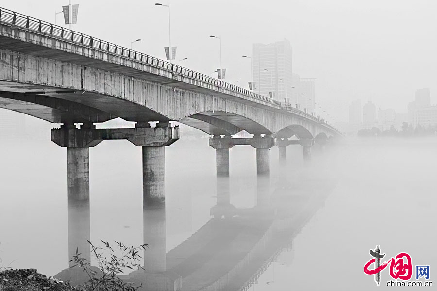 7��6�գ�һ��������°������������£������������°���������Զ���Ľ������������֣����纣����¥��