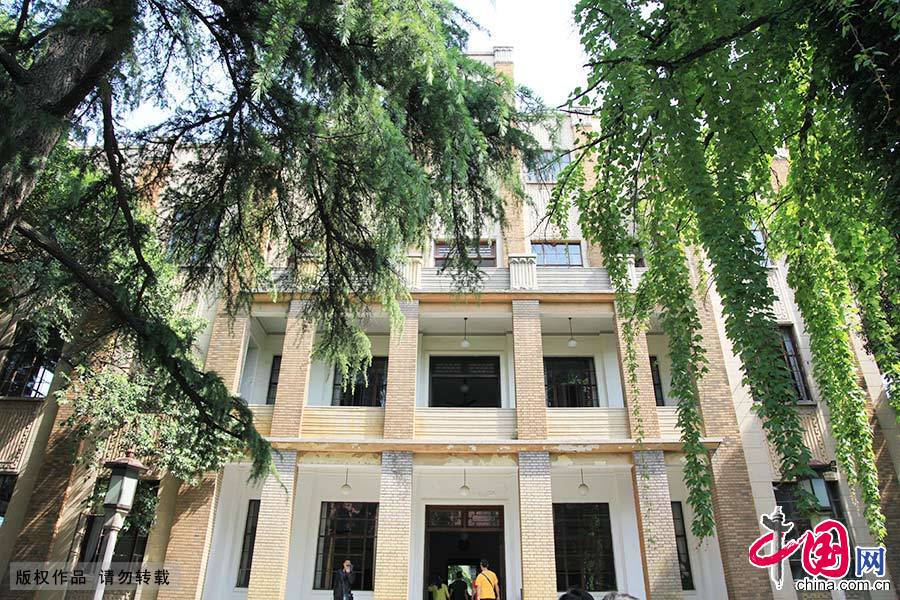 �ӳ�¥”����ͳ������Ҫ������λ����ͳ�������߱��ˣ���ԭ����������ϯ��ɭ����Ա�ǵİ칫¥��