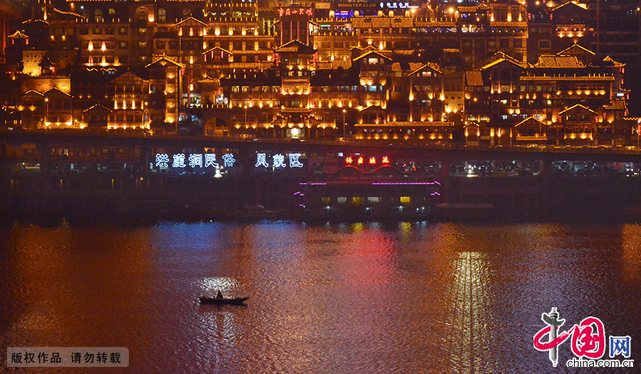 ͼΪ������¶����������ҹ�����ݷ��鿥��Ӱ��ǧ��ǧѰ������������˼��֮�֣�������ʤ���й���ͼƬ�� �ܻ�/��