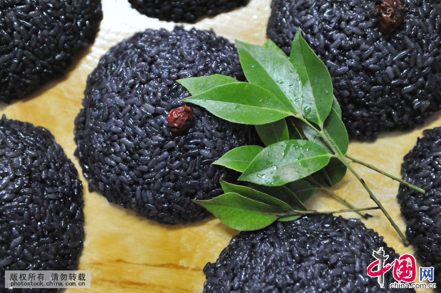 ���׷�Ҳ��Ŵ�׷������������֡�����һ�����У��ڷ�Ҷ����Ұ����ľҶ�ӣ�������ϴ��Ҷ����֭��Ŵ�׽��ݡ������������ɵġ��й���ͼƬ�� ������/��