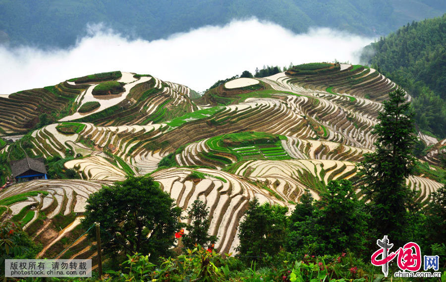 ���������ɽ�����Ƶ�ɽ����Сɽ���ݣ���ɽ���������������ߵʹ��䡣�й���ͼƬ�� ������ ��