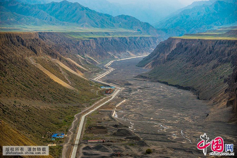 ��ɽ�Ӵ�Ͽ��λ���½����������ж�ɽ�������ڣ���ˮ�����ɽ���и��ɽ�����Ϸ�����бƽԭ�γɵ�������Ͽ�ȡ��й���ͼƬ�� ��� ��