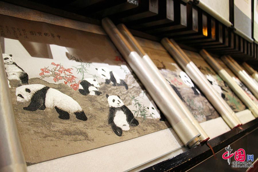  ������ֳ��񽭽�������Դ��ս��ʱ���й��Ĵ�ʡ�ɶ����������Ľ���˿֯Ʒ������ǧ�����ʷ������Ծ��߲�ɫ��ʣ�������������γ�𻨣��Ȳ������Ⱥ�����Ρ����Ρ����ιǼ��������Գ��������ķ�������ɫ�����ޣ��Ա���ǿ����һ�־��к�������ɫ�͵ط����Ķ��֯���� �й��� ������ ��