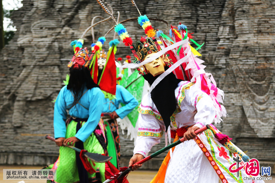  �����ͱ���Ϸ�ֳ�“����”,��ʢ���ڹ��ݰ�˳���ͱ������һ�����Ϸ�������������ŵ��������Ժ�������Ļ��ں��������ͱ��˵Ļ�ӭ��