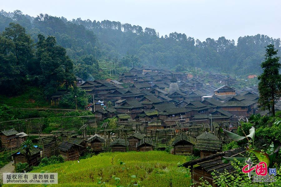 占里村,位于贵州省黔东南苗族侗族自治州从江县高增乡。占里村有一项令世人惊叹的“零纪录”:人口自然增长率始终几近为零。中国网图片库 王炳真 摄 占里村,位于贵州省黔东南苗族侗族自治州从江县高增乡。占里村有一项令世人惊叹的“零纪录”:人口自然增长率始终几近为零。中国网图片库 王炳真 摄