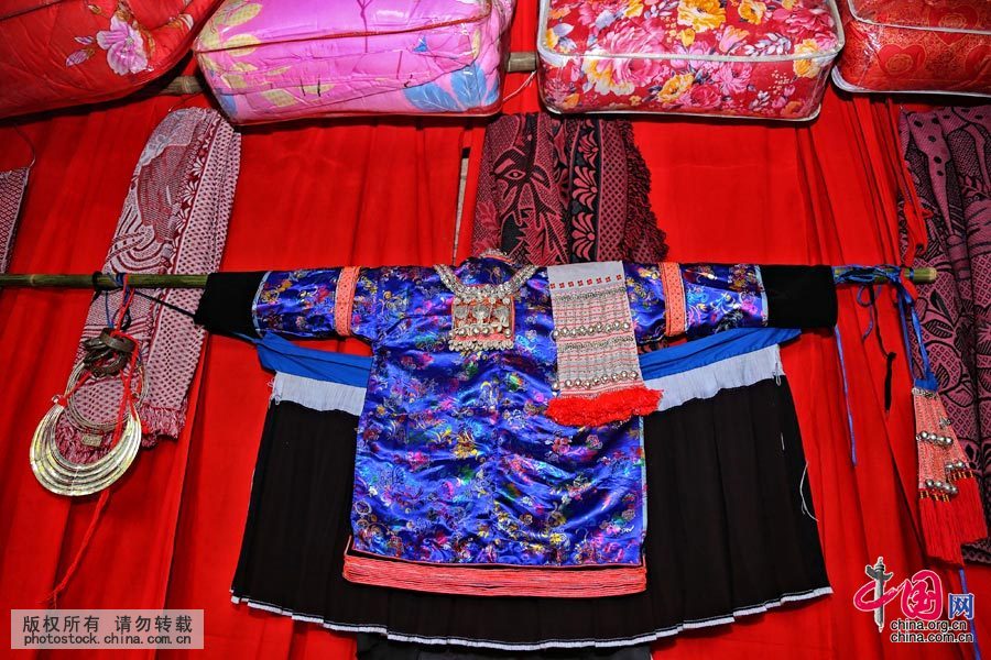 λ�ڹ��ݻ�ˮ�İڰ���һ������۾ӵأ�������ʮ�����һϰ�ױ������񣬶��ض����з�ζ������ʡ��ˮ�ذڰ����������������Ǵ�˵�У�������һ�����ص���ɴ