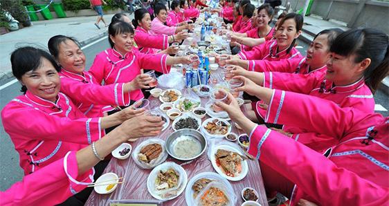 �������ְ�“ǧ�˰ټ���” ӭ“���”׳���