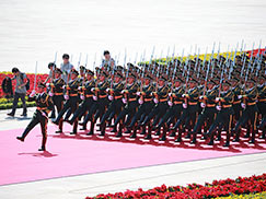 �����й�������ս�������練����˹ս��ʤ��70������¡�ؾ���[��ͼ]